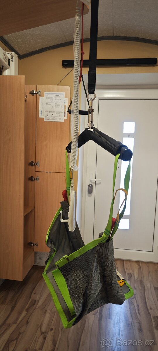 Diskrétní elektrický zvedák pro invalidy - 3