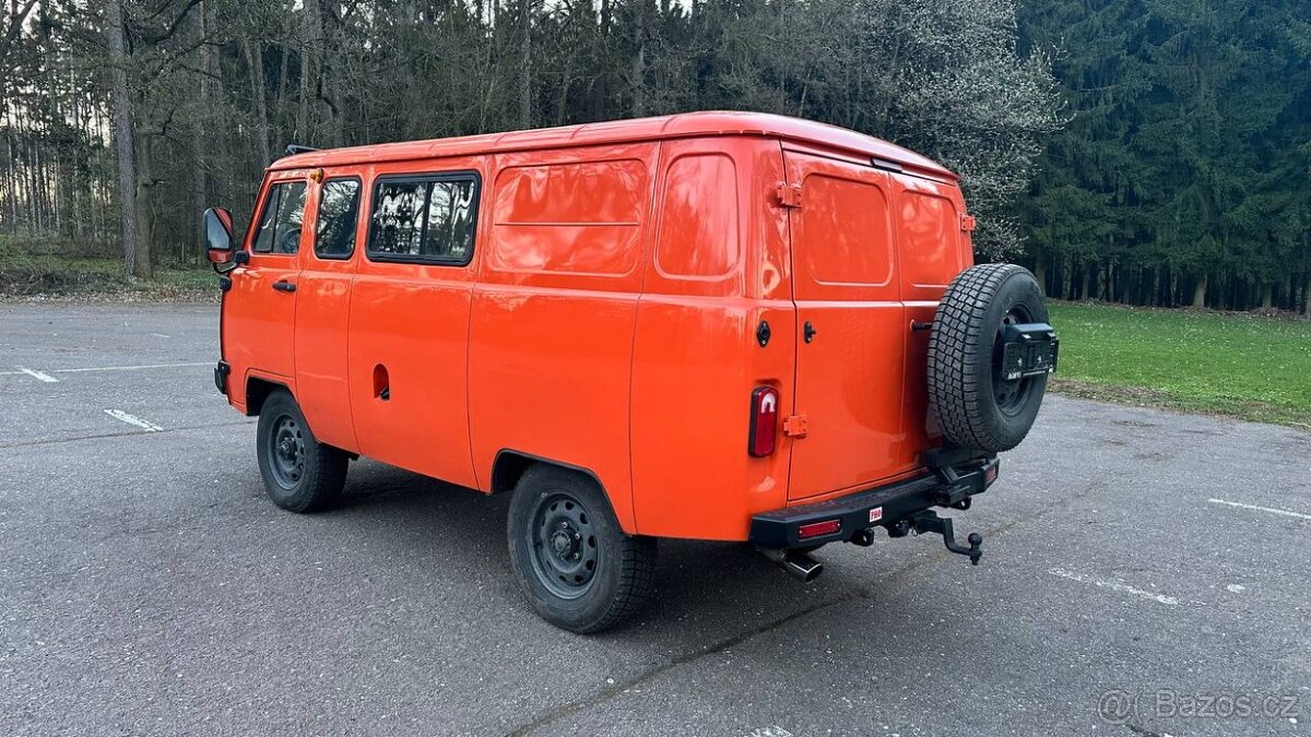 UAZ Buchanka 3909 - 3