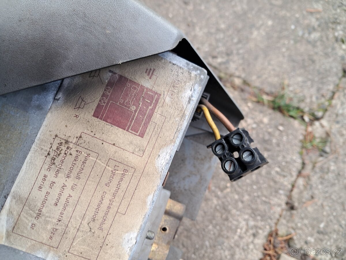 Středový panel s rádiem FORD - 3