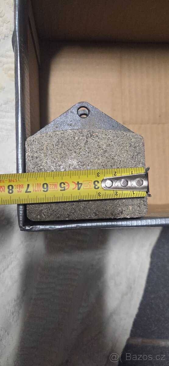 Tatra 603-nové brzdové destičky - 3