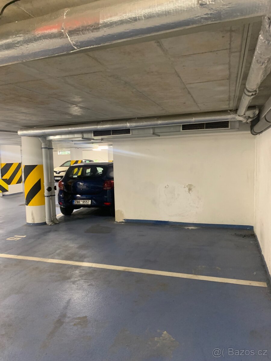 Garážové stání- Kamýk - Zárubova-Snopkova - 3