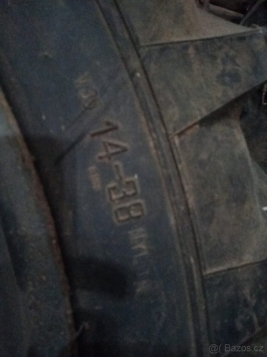 Traktorbagr bělorus - 3