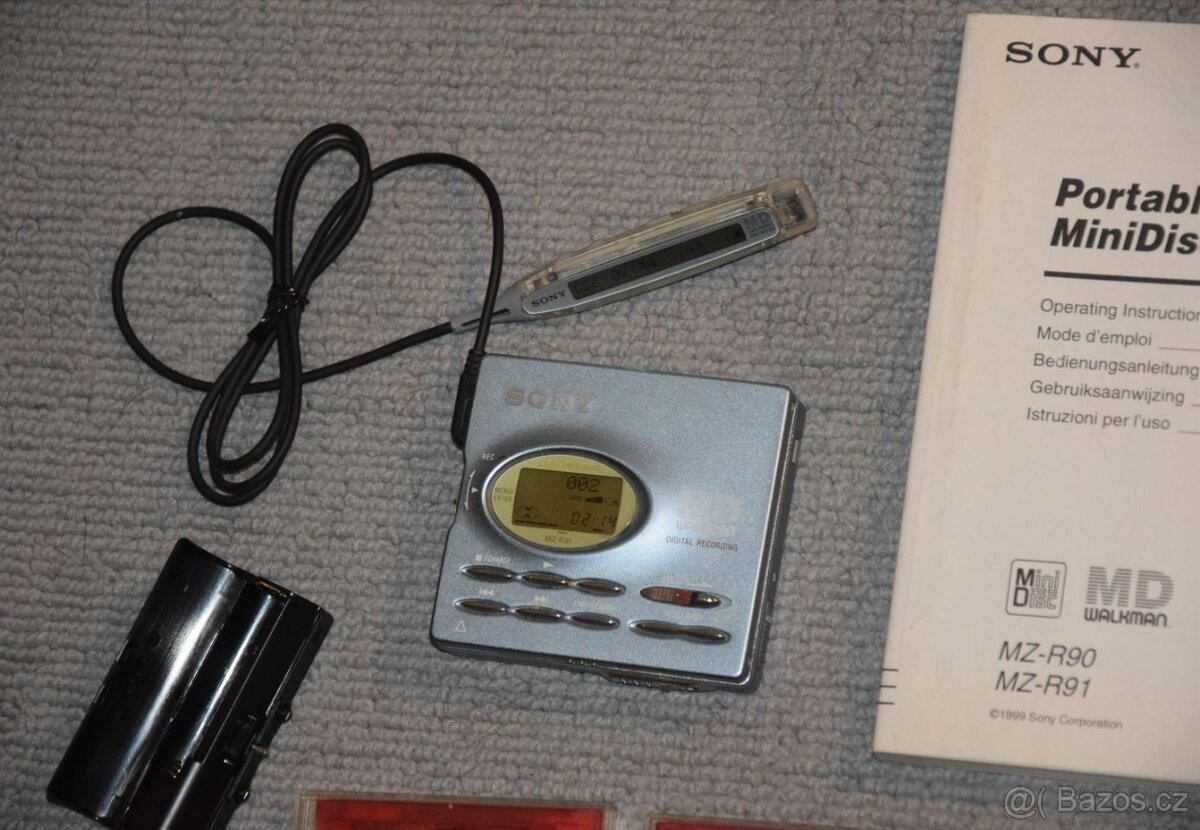 Minidisc Sony MZ-R91, manual, AA adapter, manual, MD disky - 3
