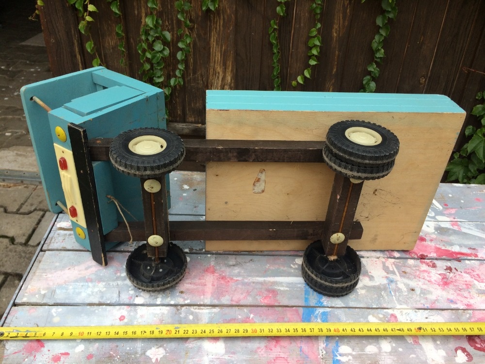 Straré dřevěné auto - 3