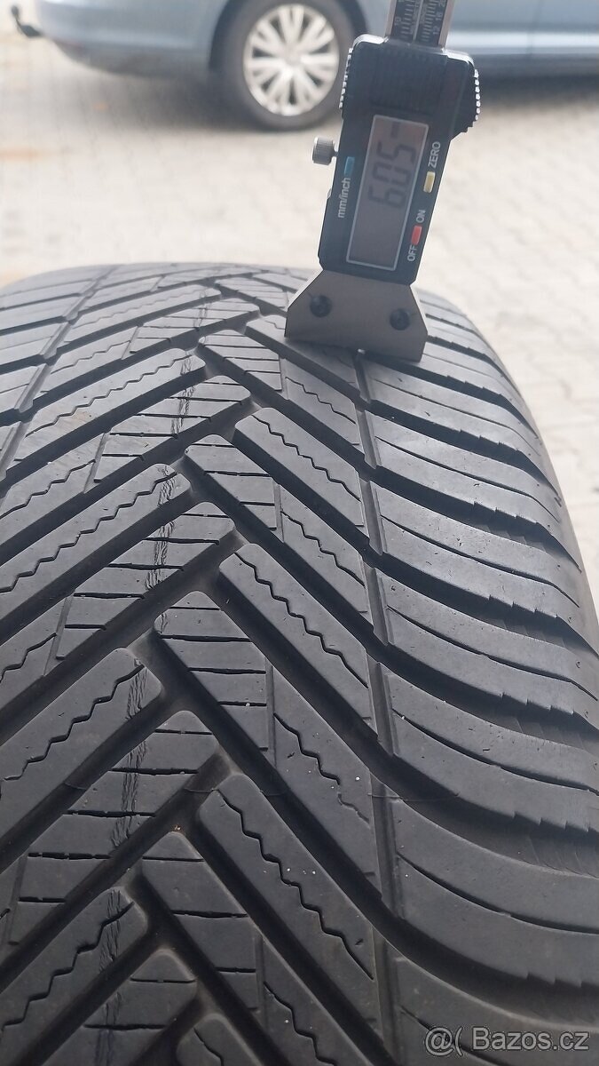 Prodám 2 x celoroční pneu Hankook 235/50/19 - 3
