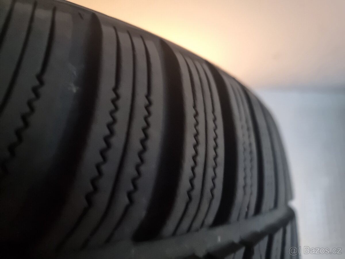 Hankook 295/30r20 - 3