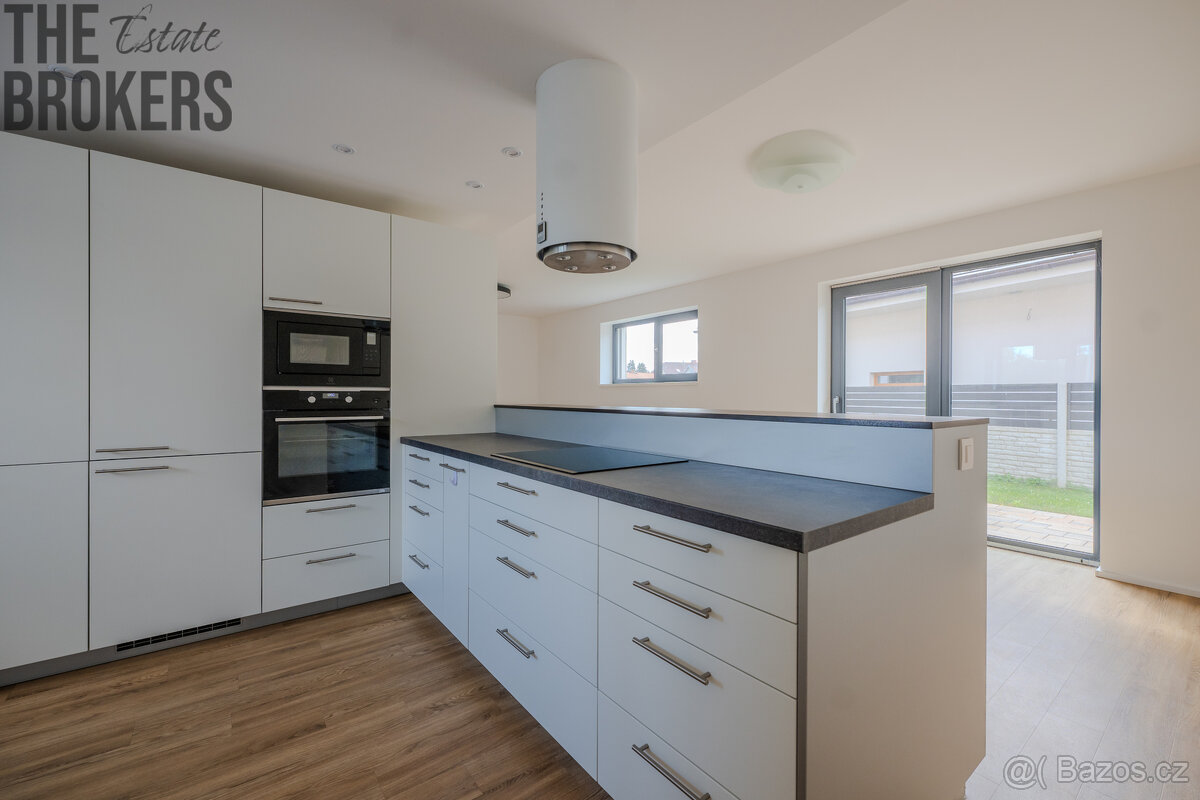 Prodej řadového rodinného domu 4+kk 126 m2, Mukařov, okres P - 3