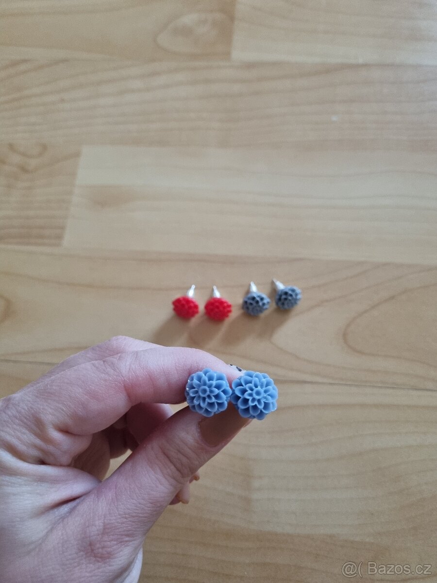3 páry náušnic - kytičky - modrá/červená/šedá - 3