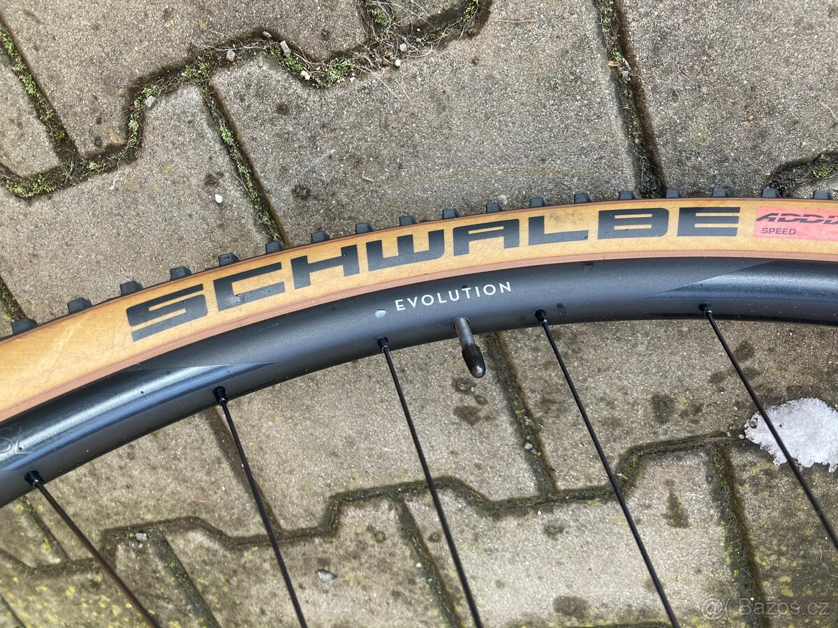 Celoopdpružené karbonové kolo - M rám - 3