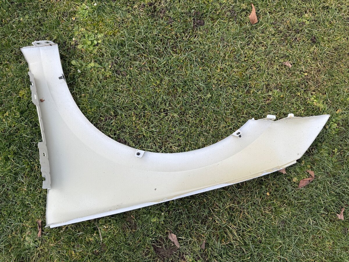 Pravý přední blatník Škoda Rapid - 3