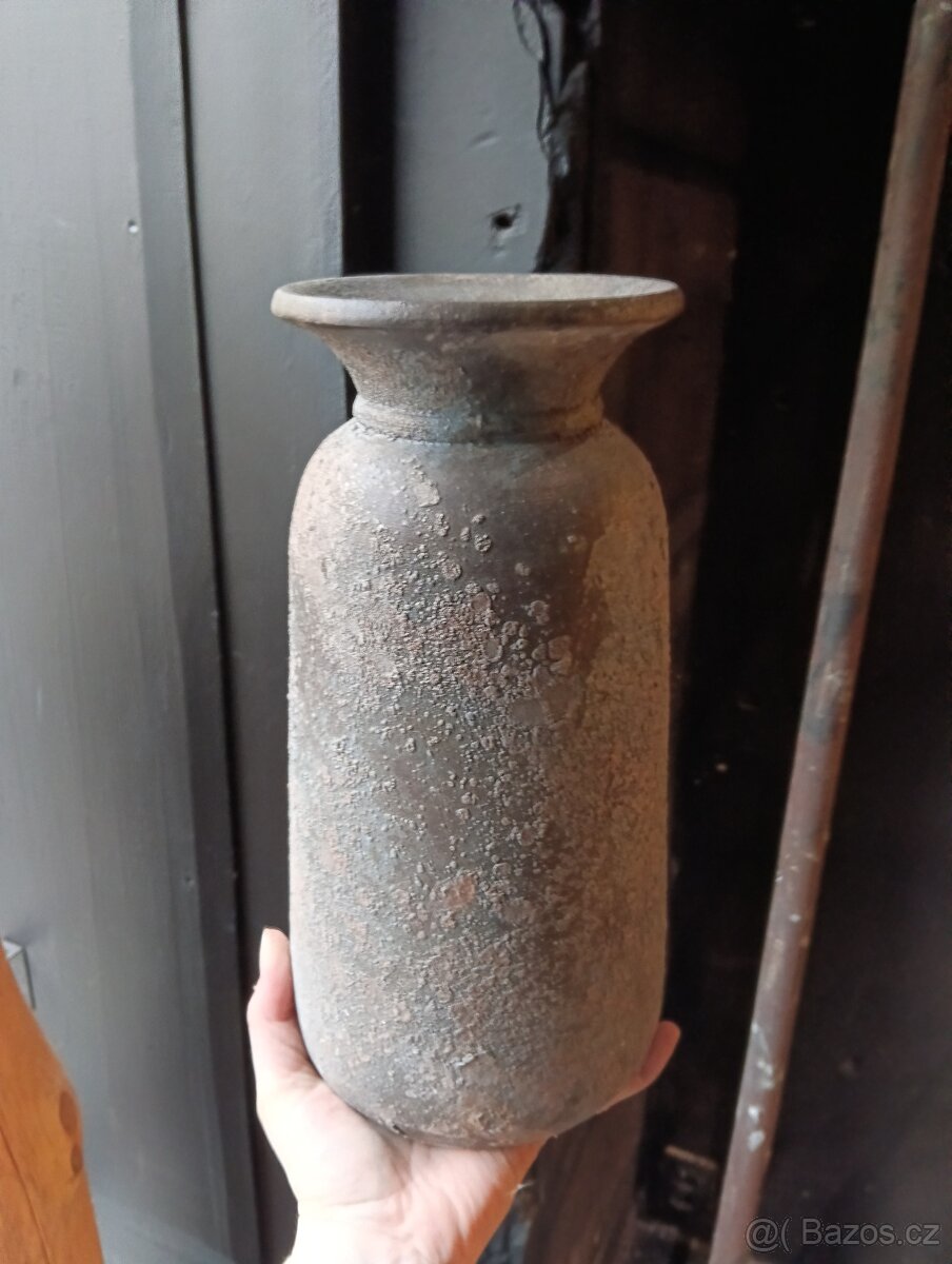 Váza s výraznou strukturou - 3