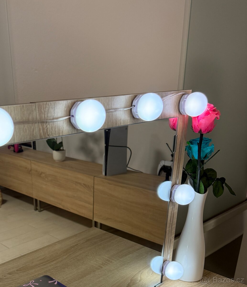 Kosmetický stůl - 3