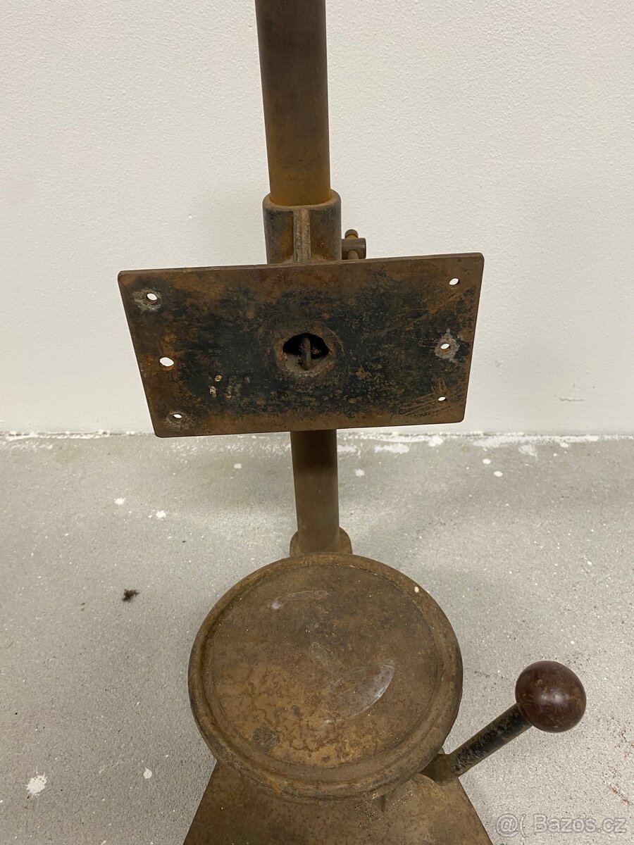 Zajímavý dílenský stojan asi na stolní vrtačku - 3