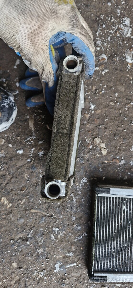 Audi A8 4E D3 radiator topeni - 3