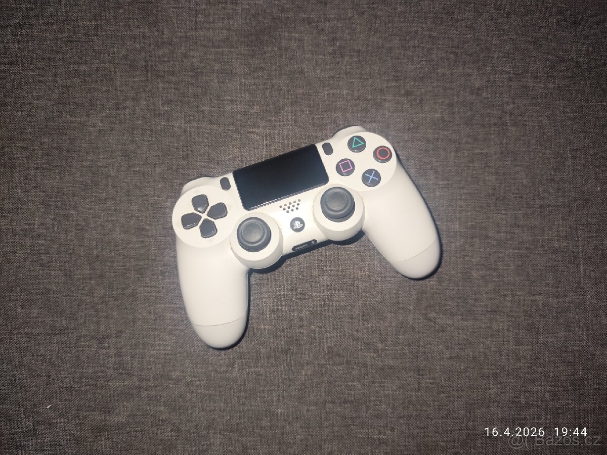 PlayStation 4 Pro 1TB + ovladač - 3
