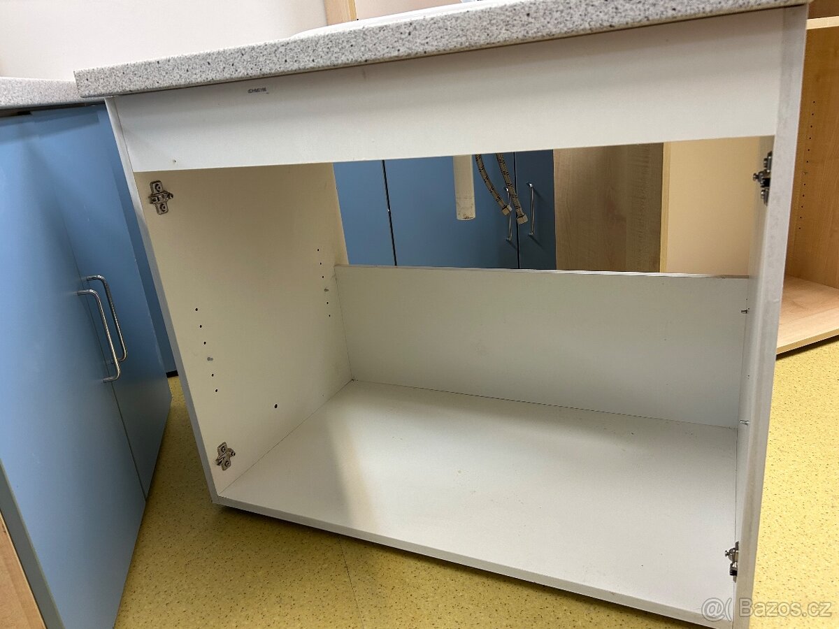 Skříně z laboratoře - 3