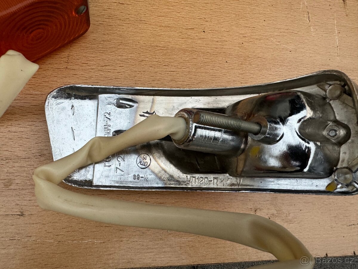 Volha Gaz 24,2410, přední blinkry original nove - 3