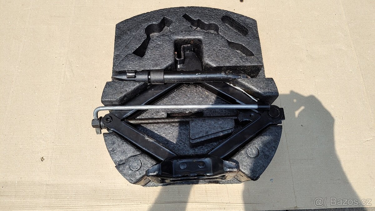 Hever Mondeo Mk3 a 4 a dojezdová rezerva - 3