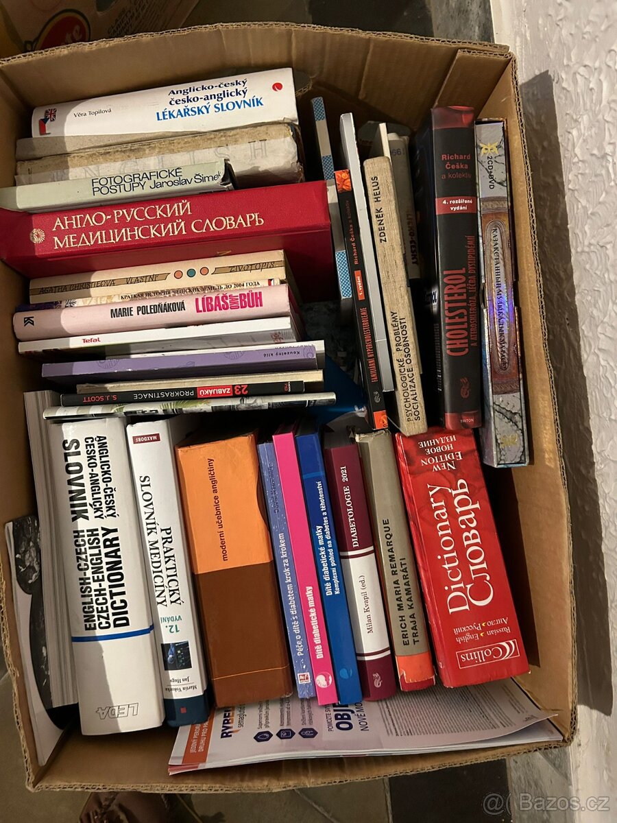 Dvě bedny knih – různé žánry + 1 krabice od bot s DVD - 3