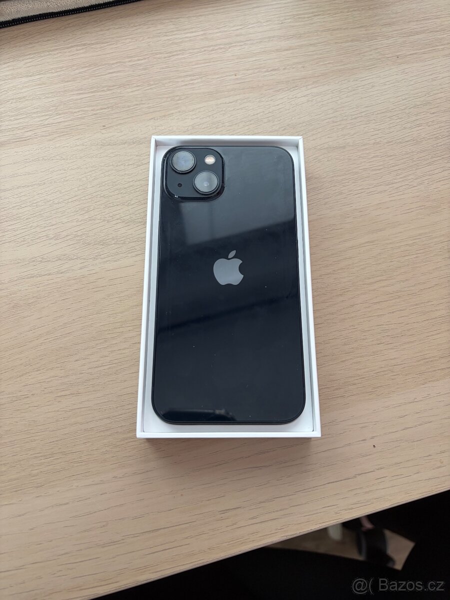 iPhone 13 128 GB, černá barva - 3