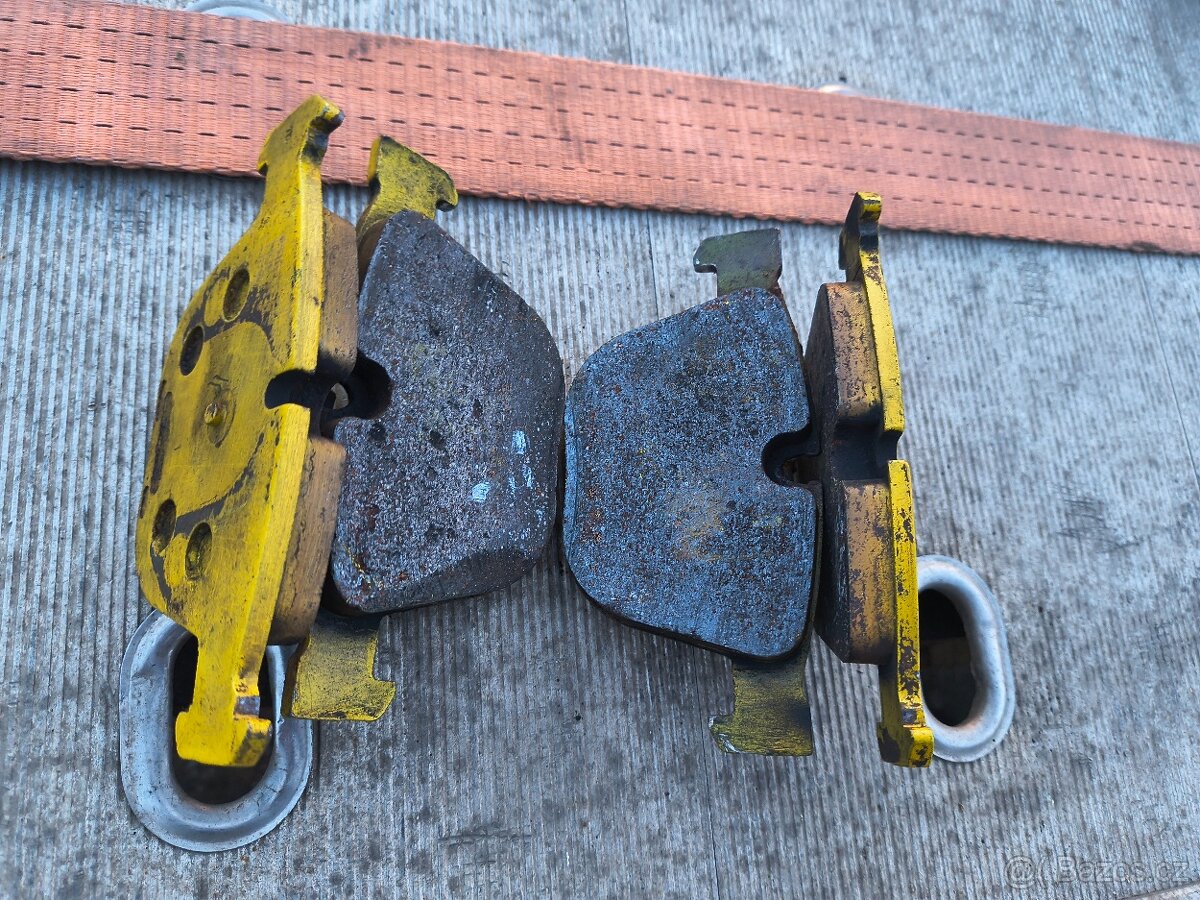 Závodni brzdové destičky BMW M3 - 3