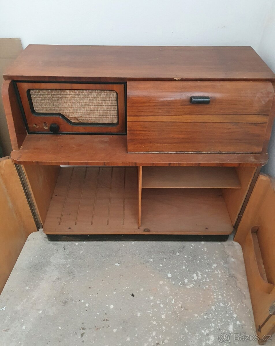 Gramofon ve skříňce Supraphon - 3