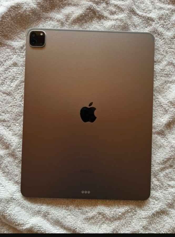 iPad pro 12.9, 6th gen - 3