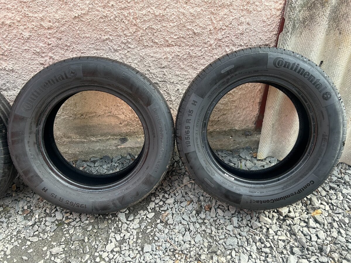 Přidám gumy 195/65/15. - 3