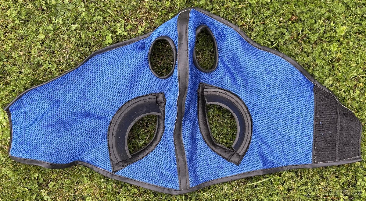 Maska Blinkers na hlavu s klapkami na oči - 3