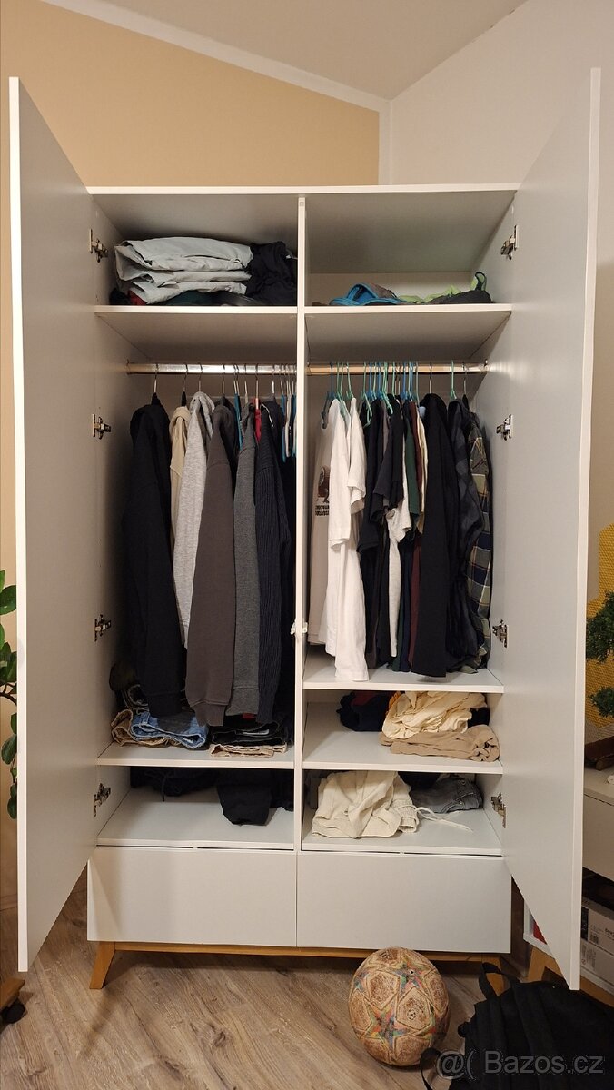 Nábytek Tchibo/IKEA - vše za 15000,- - 3