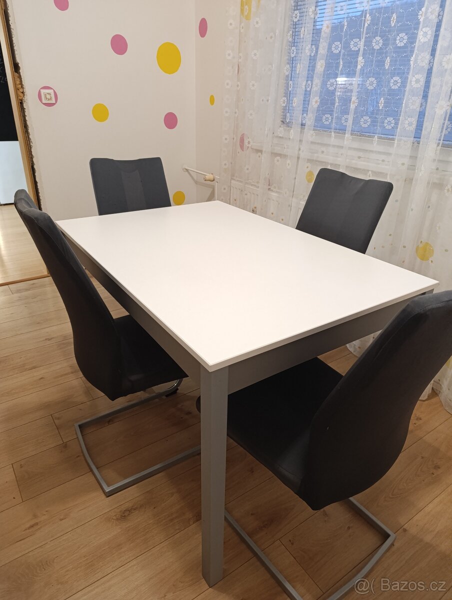 Jídelní stůl - 3