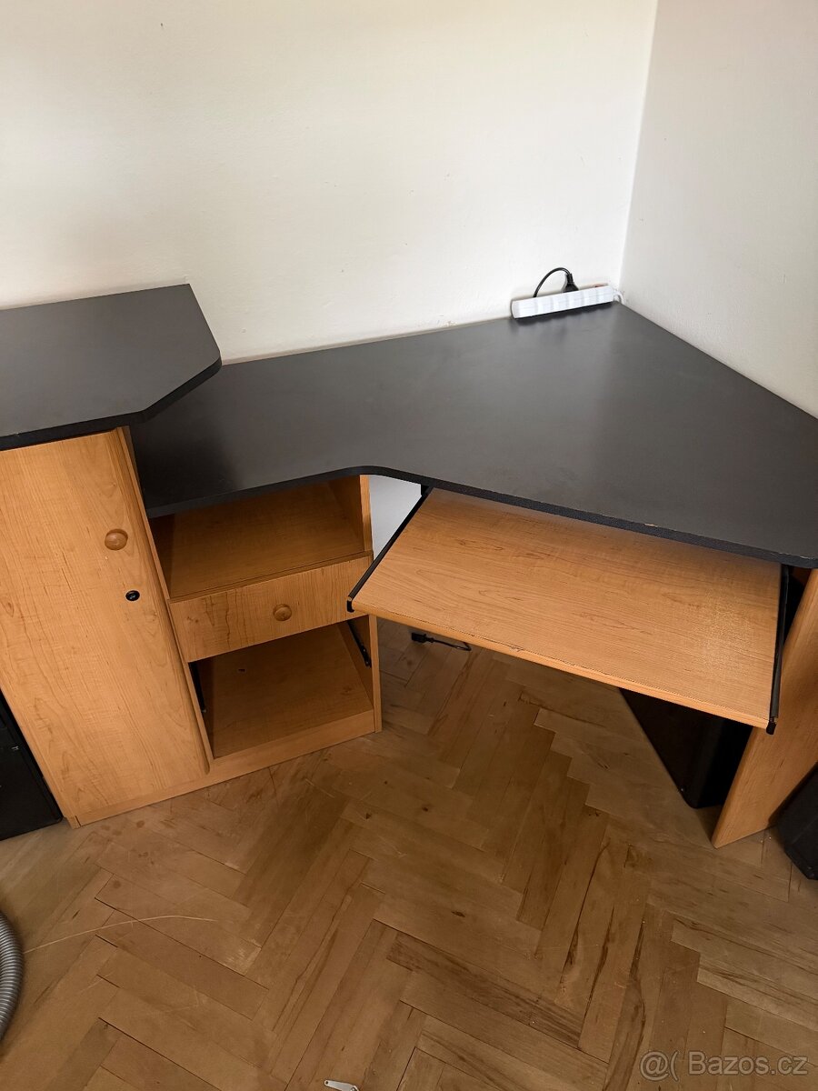 Rohový psací stůl - 3