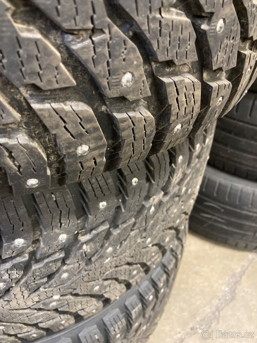 Pneu s hroty Nokian - 3