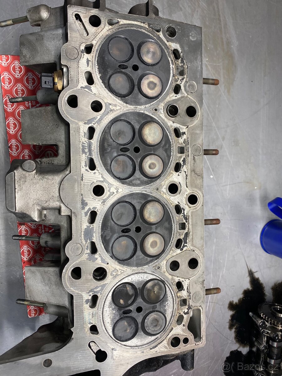 Hlava motoru Bmw M47, vačkové hřídele. - 3