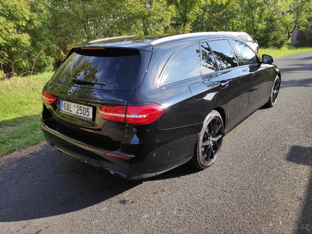 Mercedes-Benz E220d AMG paket - 3