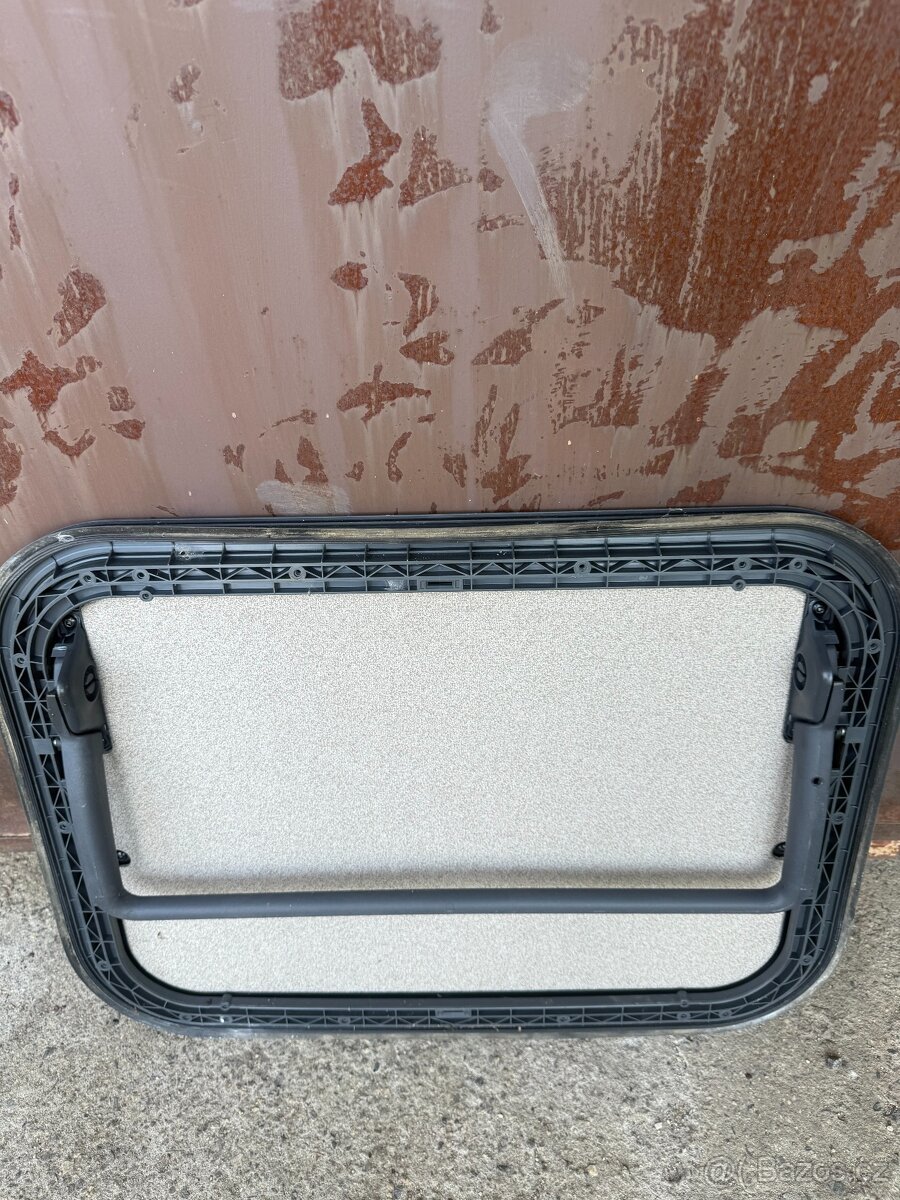 Manuální střešní okno Man TGX - 3