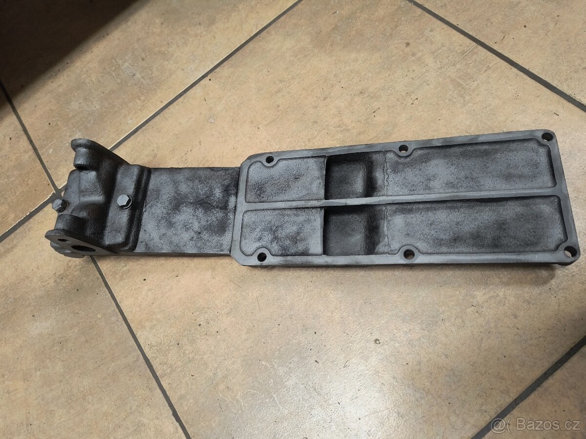 Tatra 603 těleso předehřevu sání - 3