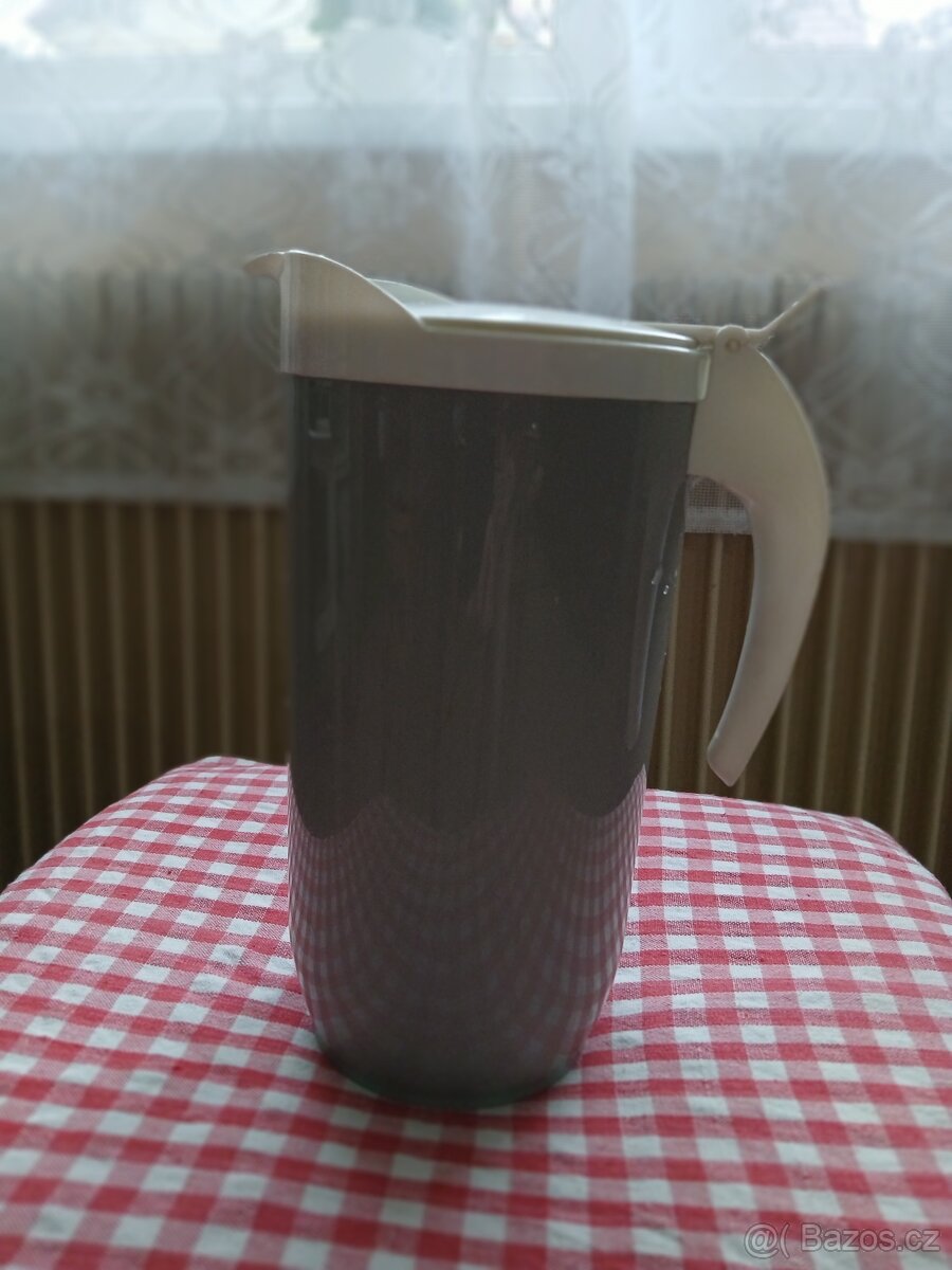 Keramická mísa a plastová konvice - 3