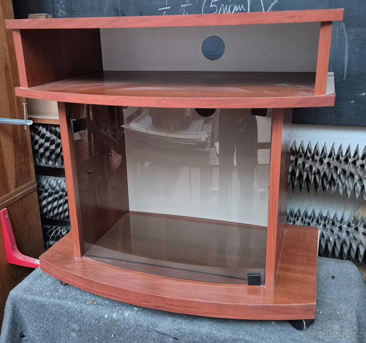 Televizní stolek - 3