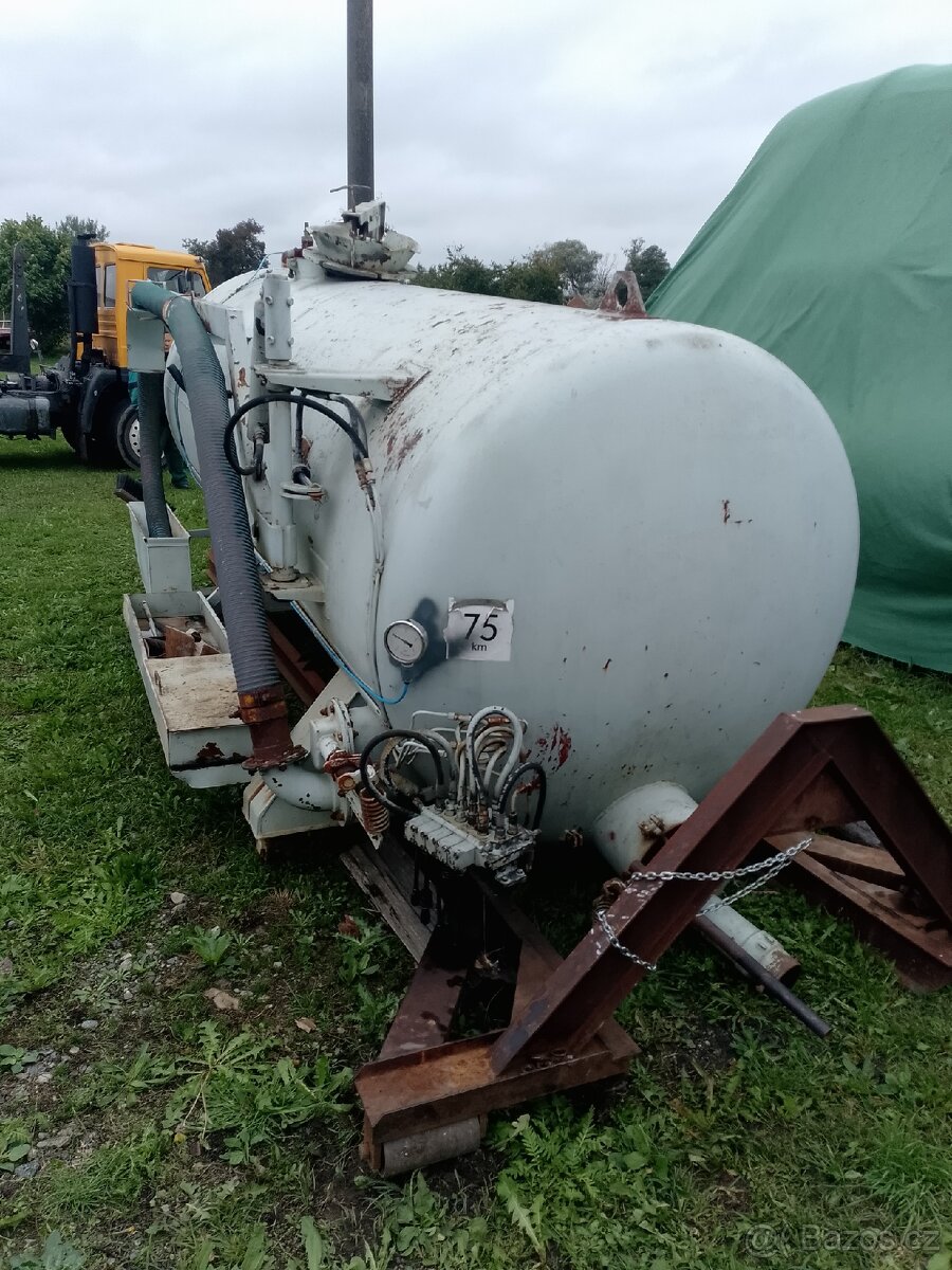 Fekál Malacky 8m3 - 3