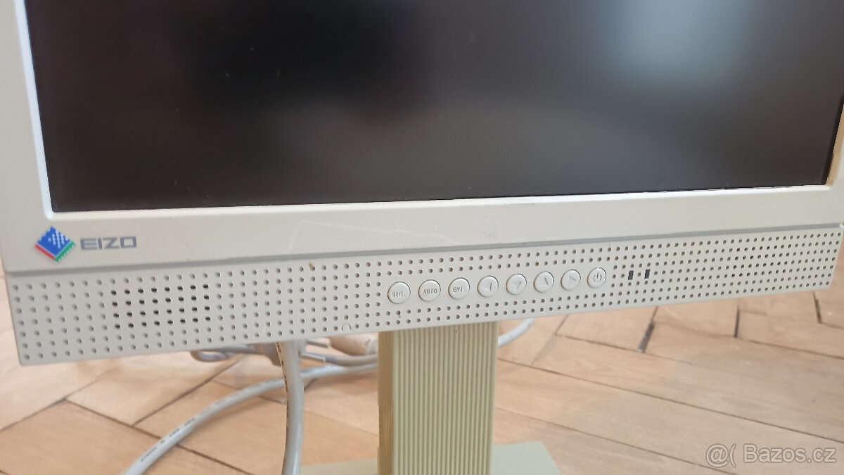 LCD 15" EIZO FlexScan L365 + PIII Compaq ZDARMA - 3