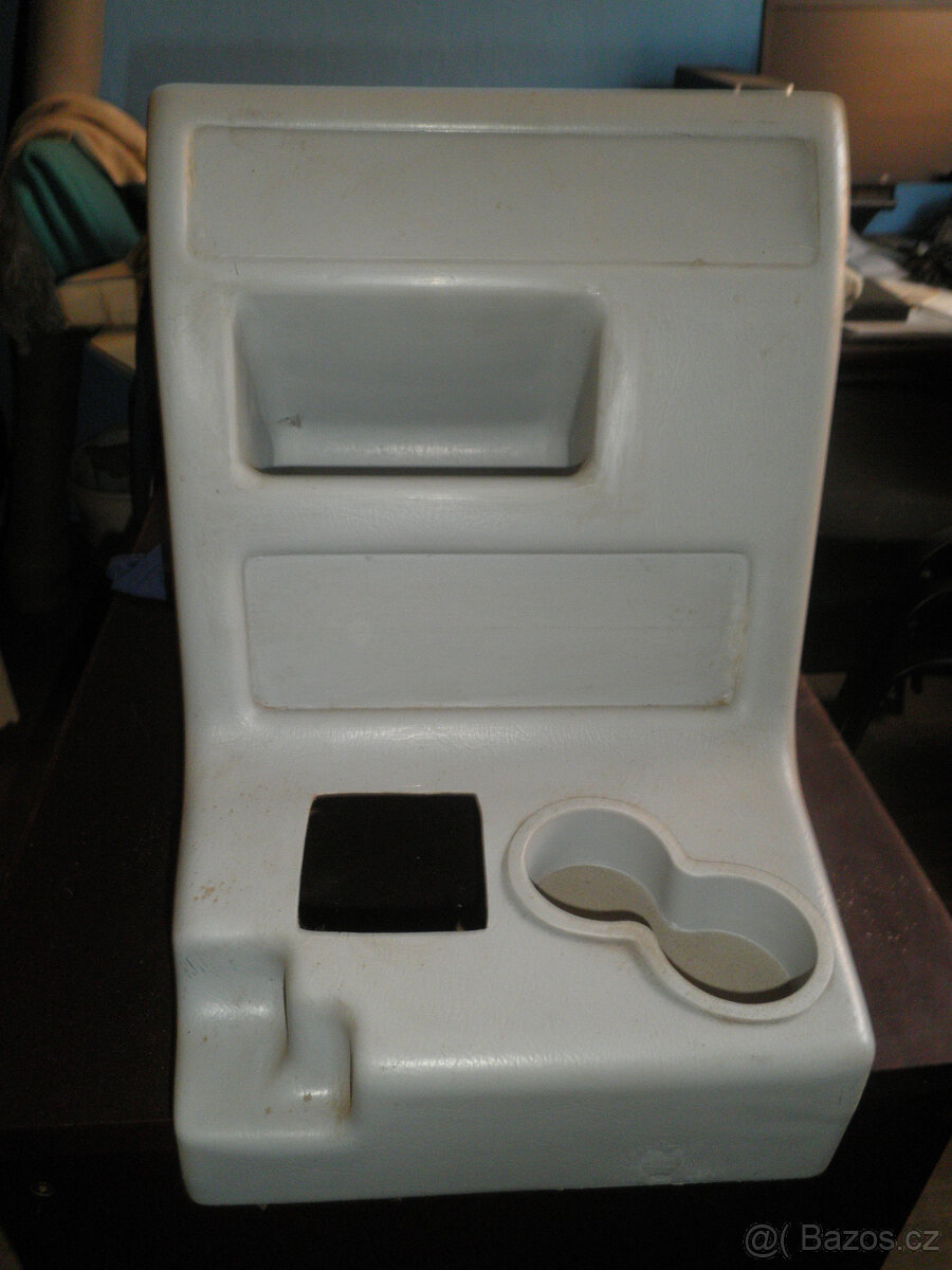 VW T4 STŘEDOVÝ PANEL - 3