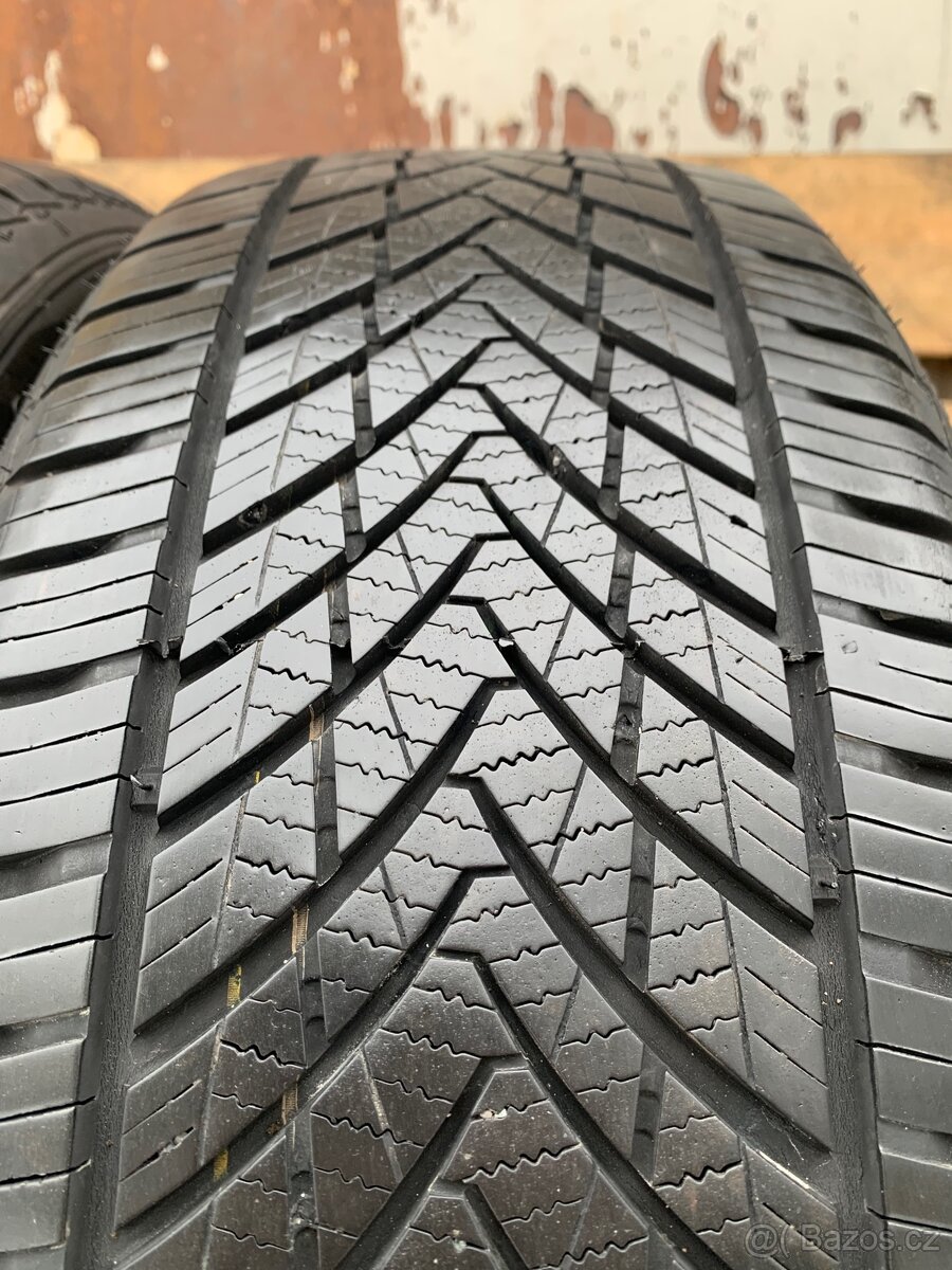 2ks 225/60/17 Tracmax/2021/103V/celoročně 6.9m - 3