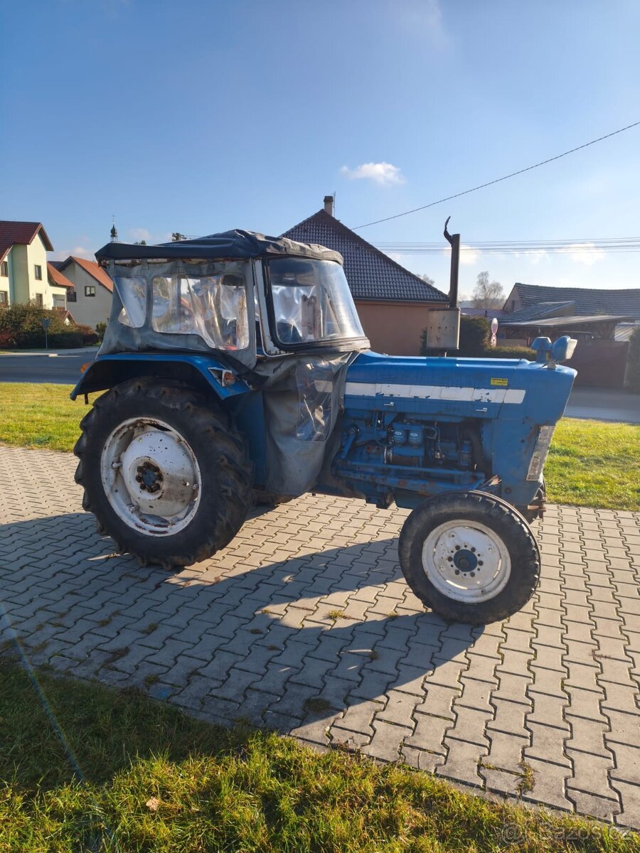 Traktor Ford 2000 39 HP - 3