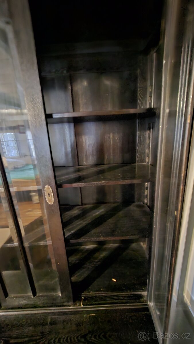 Skleněná vitrína - 3