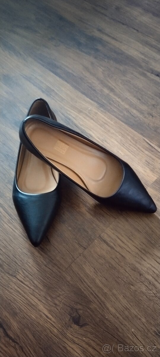 Černé elegantní jednobarevné lodičky - 3