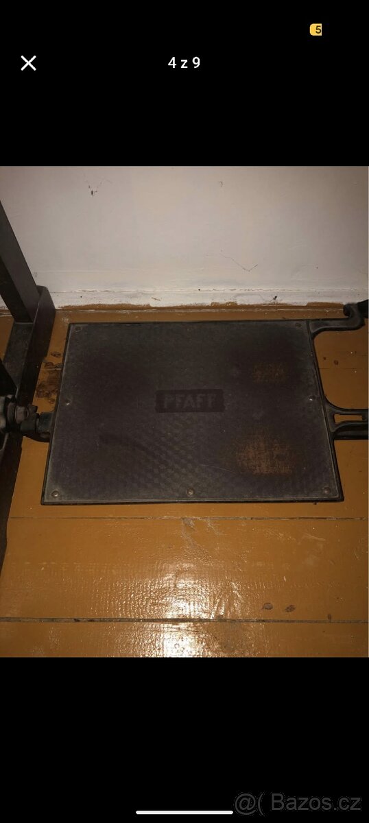 Starý šicí stroj - 3
