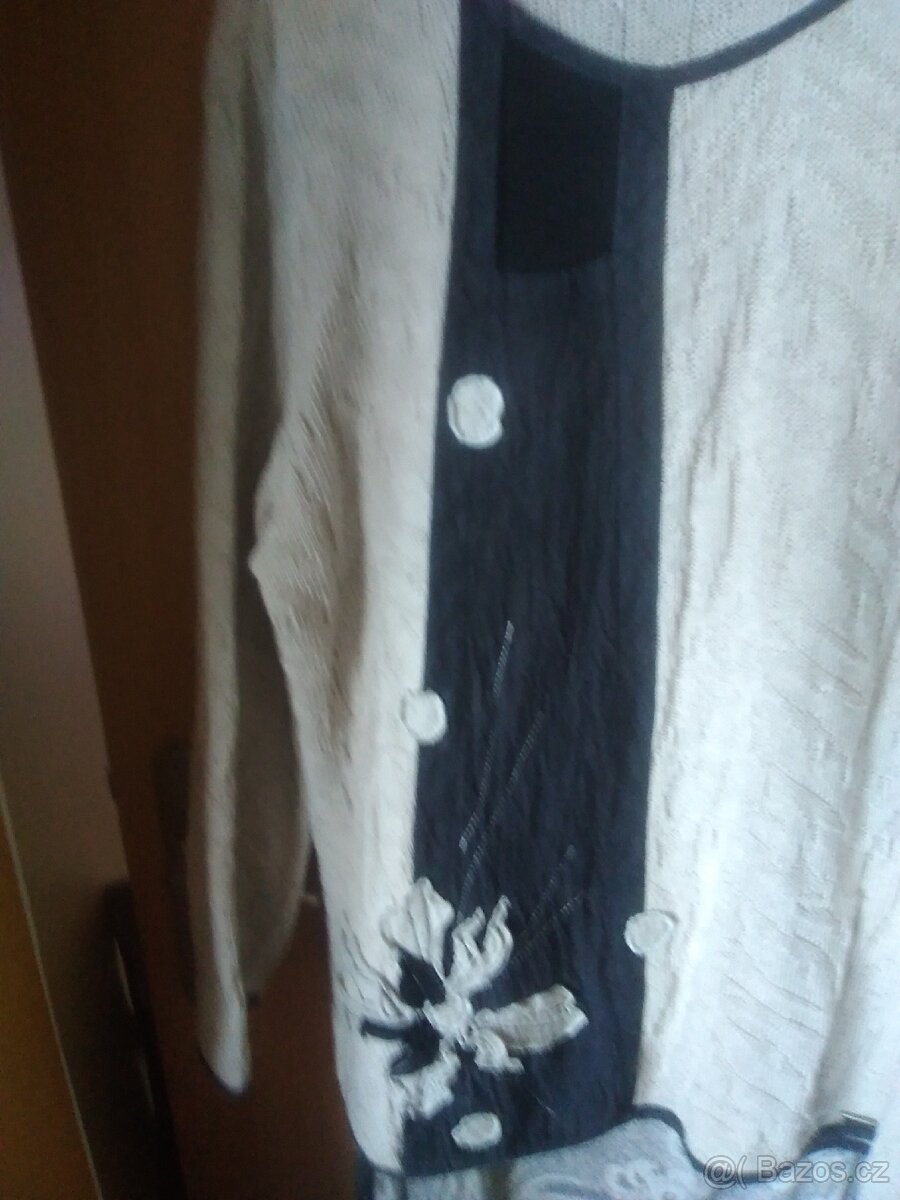 Krásný oděvní originál z Ateliéru Donát svetr - 3