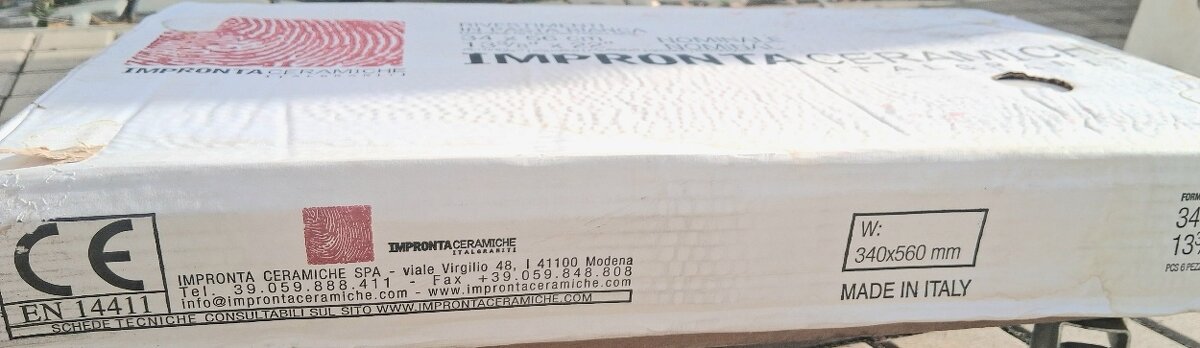 Obkladačy. Vysoký lesk. 34 x 56 cm. 31 kusů. - 3