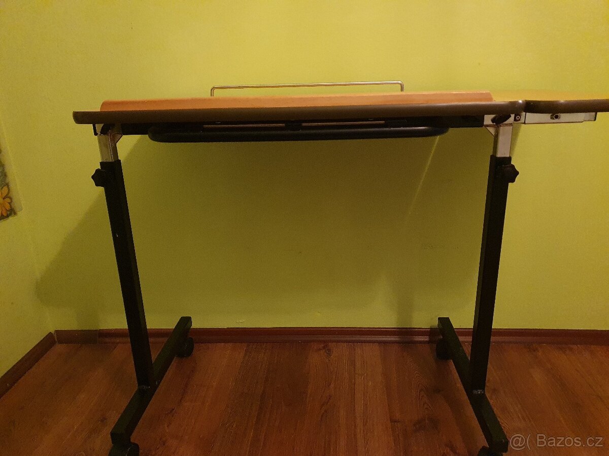 stolek k polohovací posteli - 3